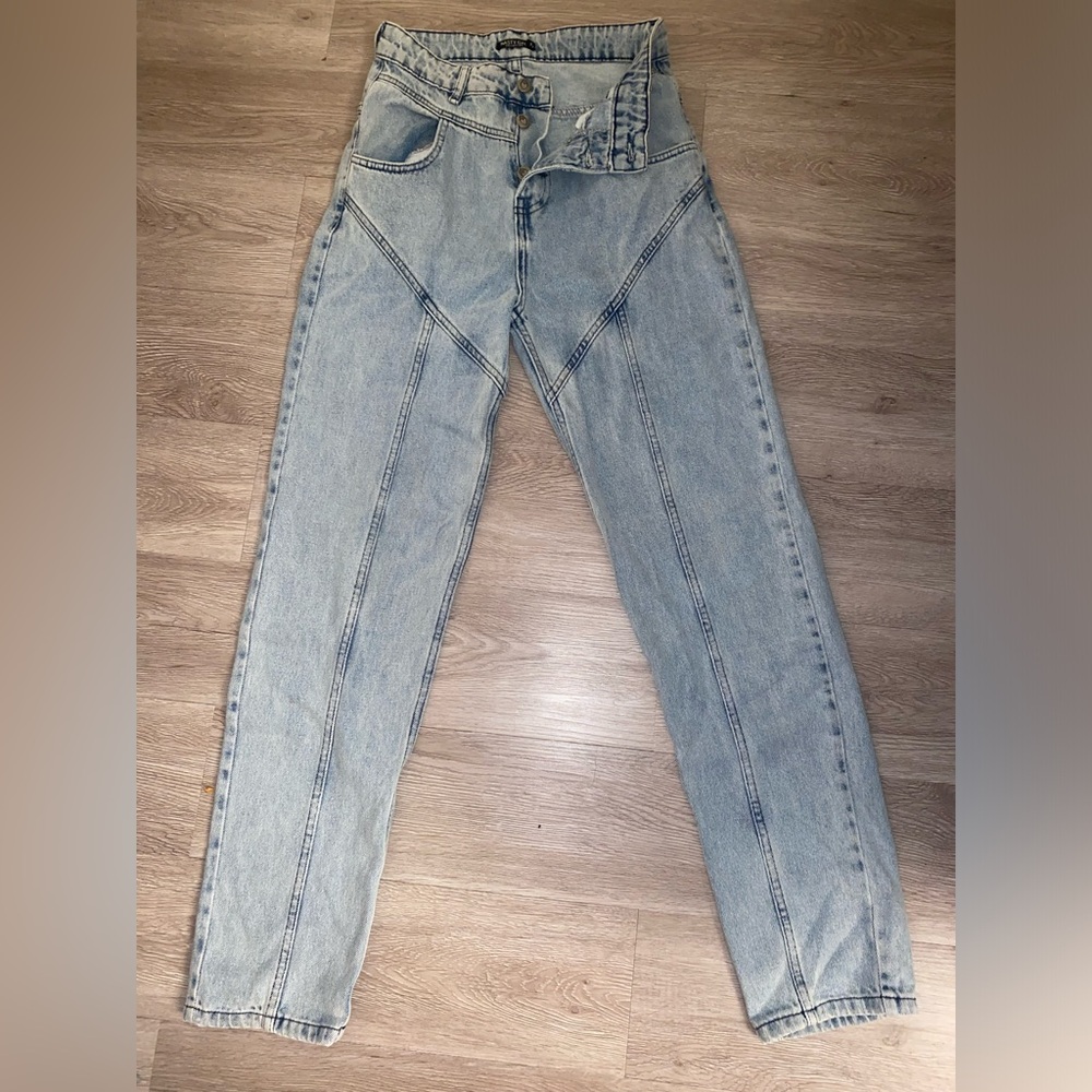 Nasty Gal Jeans- Size 4 - Dark Stitch details - Nasty Gal Logo Button Closure